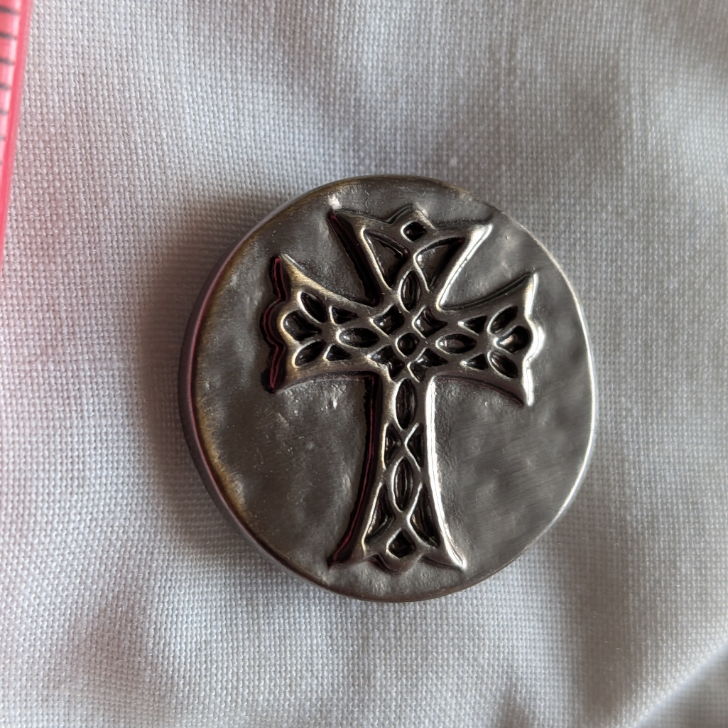 Ginger Snap Silver Toned Cross Hammered Finish 20mm SnapButton Euc 8$